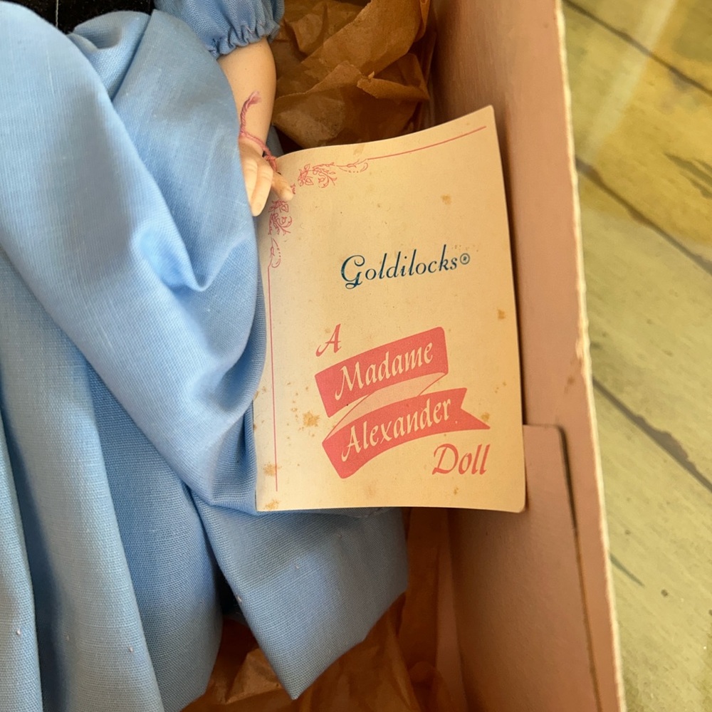 Madame Alexander Goldilocks Doll in Blue in the original box w/paperwork 14” - Picture 4 of 9